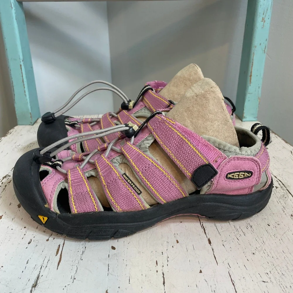 Keen Newport H2 Pink Gray Kids Waterproof Outdoor Sandals Size 5 US 38 EU